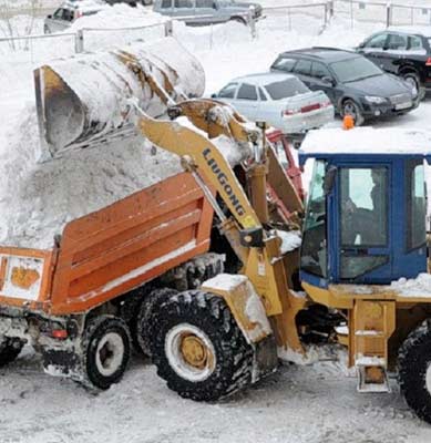 Уборка снега с парковок в Уфе